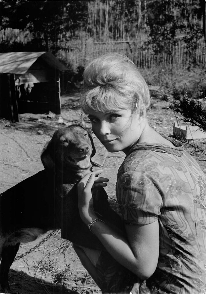LENA VON MARTENS circa 1964 (Agence photographique de la presse) )