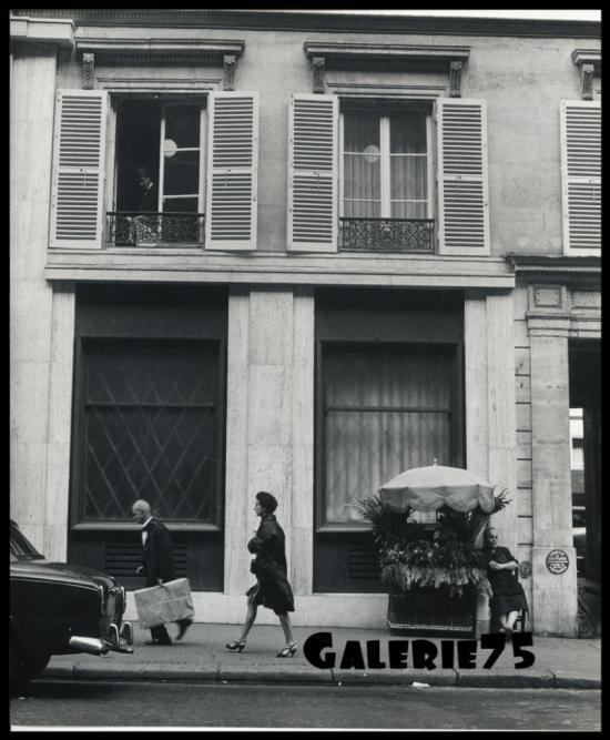 Y- St- Laurent 66, Rue de la Boetie à ses débuts. Copyright Almasy.