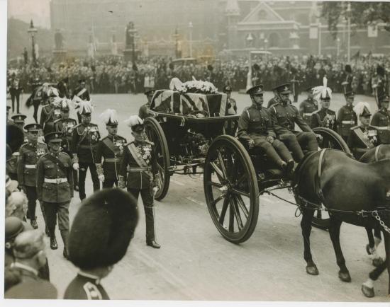 Les Funerailles de Lord Plumer à Londres .Le cortège devant Westminste