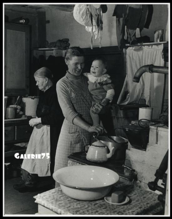 Famille anonyme Italie. Copyright Paul Almasy