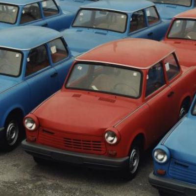 La Trabant est un ancien modèle d'automobile fabriqué en Allemagne de l'Est par le constructeur VEB Sachsenring Automobilwerke