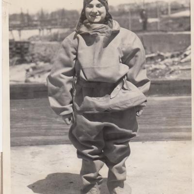 Miss Frances Reese parachutiste ©Trampus 1930